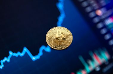 Bitcoin prekonal hranicu 44 000 USD